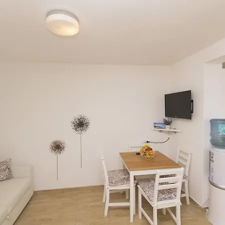 House Anica Дом отдыха Стариград-Пакленица