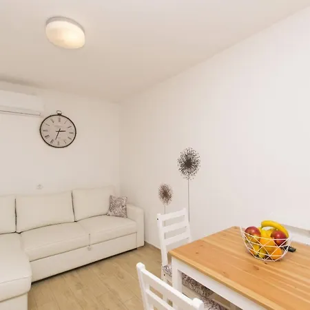 House Anica Дом отдыха Стариград-Пакленица